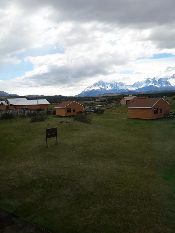 Cabanas Lago Tyndall Torres del Paine National Park Exterior photo